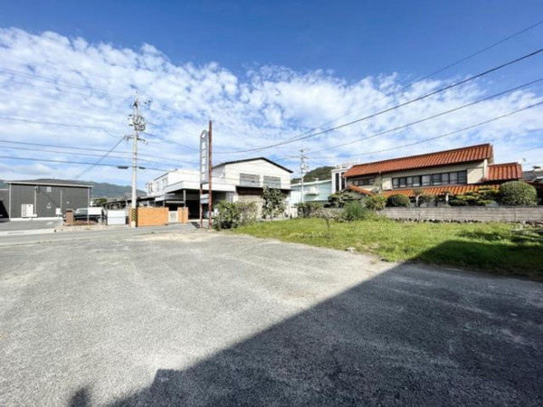 府中市広谷町、収益物件/店舗事務所の前面道路を含む現地写真画像です