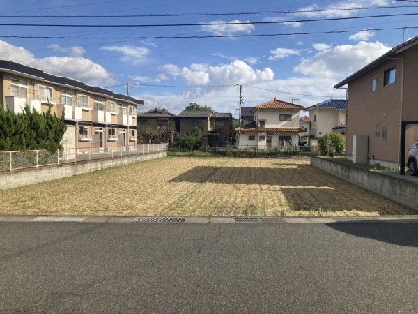 福山市山手町、土地の前面道路を含む現地写真画像です