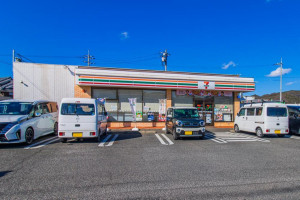 福山市神辺町新湯野、新築一戸建てのコンビニ画像です
