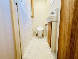 倉敷市堀南、新築一戸建てのトイレ画像です