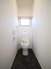 倉敷市堀南、中古一戸建てのトイレ画像です