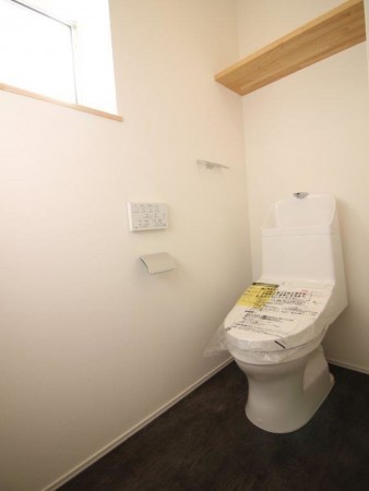 倉敷市堀南、中古一戸建てのトイレ画像です