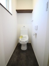 倉敷市堀南、中古一戸建てのトイレ画像です