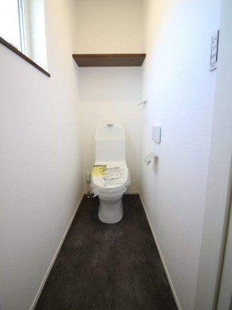 倉敷市堀南、中古一戸建てのトイレ画像です