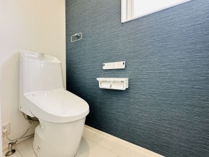 倉敷市上富井、新築一戸建てのトイレ画像です