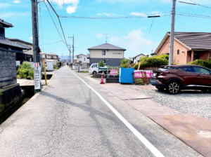 倉敷市玉島上成、土地の前面道路を含む現地写真画像です