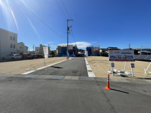 倉敷市福田町古新田、土地の前面道路を含む現地写真画像です