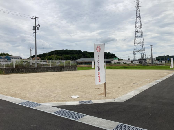 倉敷市粒江、土地の前面道路を含む現地写真画像です