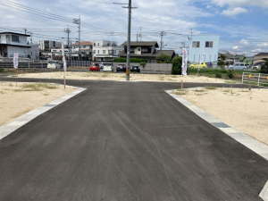 倉敷市八王寺町、土地の前面道路を含む現地写真画像です