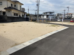 倉敷市八王寺町、土地の前面道路を含む現地写真画像です