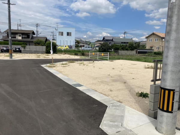 倉敷市八王寺町、土地の前面道路を含む現地写真画像です