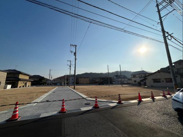 倉敷市笹沖、土地の前面道路を含む現地写真画像です