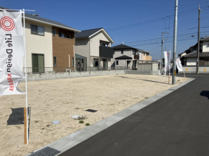 倉敷市中島、土地の前面道路を含む現地写真画像です