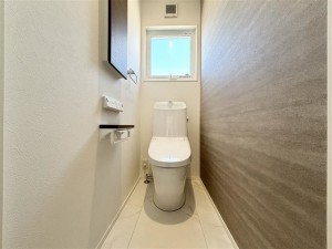 倉敷市藤戸町天城、新築一戸建てのトイレ画像です