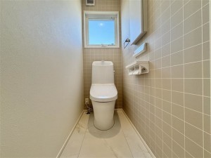 倉敷市藤戸町天城、新築一戸建てのトイレ画像です