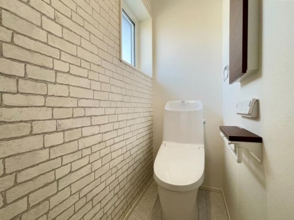 倉敷市笹沖、新築一戸建てのトイレ画像です