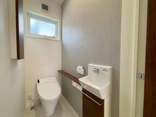 倉敷市笹沖、新築一戸建てのトイレ画像です