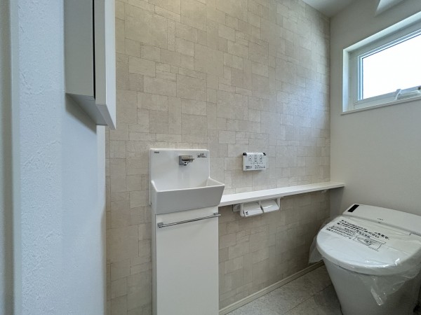 倉敷市笹沖、新築一戸建てのトイレ画像です