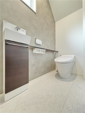 倉敷市西中新田、新築一戸建てのトイレ画像です