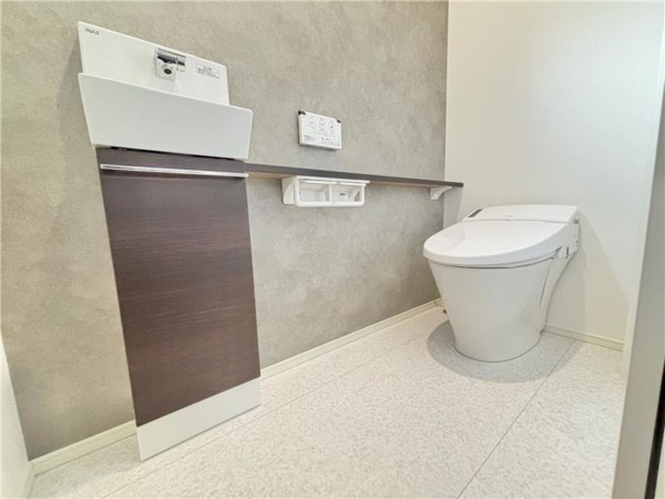 倉敷市西中新田、新築一戸建てのトイレ画像です