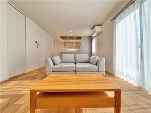 倉敷市西中新田、新築一戸建ての居間画像です