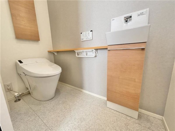 倉敷市西中新田、新築一戸建てのトイレ画像です