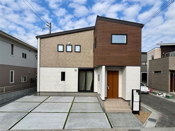 倉敷市西中新田、新築一戸建ての外観画像です