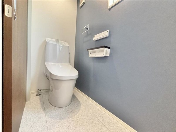 倉敷市八王寺町、新築一戸建てのトイレ画像です