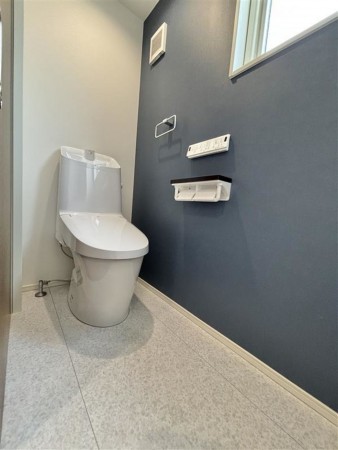 倉敷市八王寺町、新築一戸建てのトイレ画像です