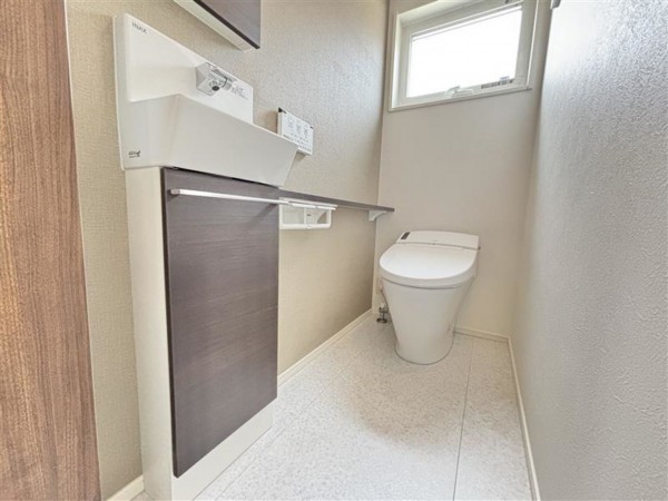 倉敷市八王寺町、新築一戸建てのトイレ画像です