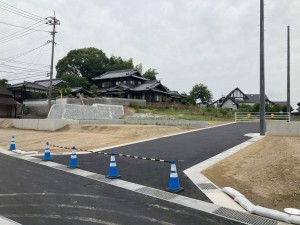 倉敷市黒崎、土地の前面道路を含む現地写真画像です