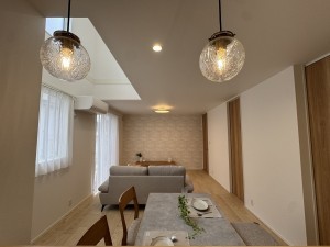 倉敷市西中新田、新築一戸建ての居間画像です