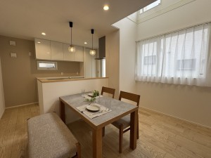 倉敷市西中新田、新築一戸建ての居間画像です