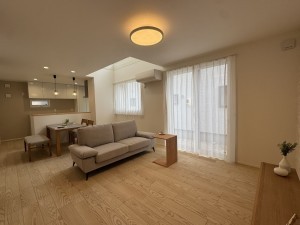 倉敷市西中新田、新築一戸建ての居間画像です