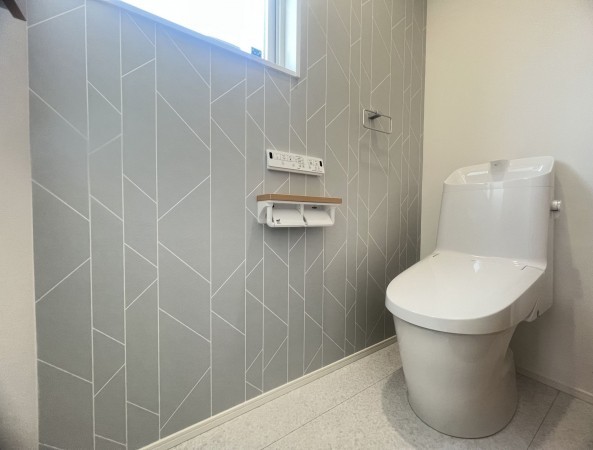 倉敷市西中新田、新築一戸建てのトイレ画像です