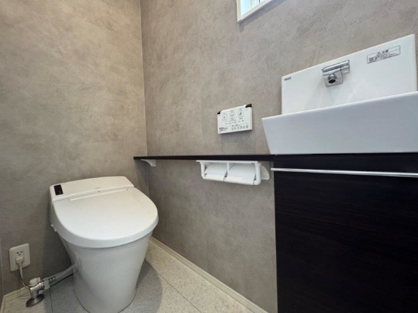 倉敷市西中新田、新築一戸建てのトイレ画像です