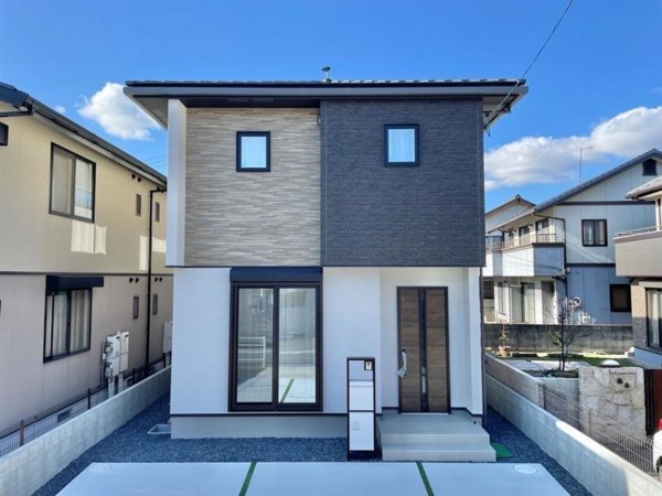 倉敷市西中新田、新築一戸建ての外観画像です