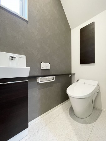 倉敷市西中新田、新築一戸建てのトイレ画像です