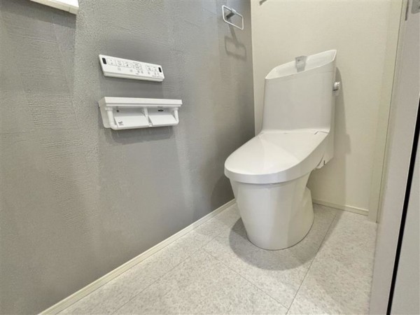 倉敷市沖、新築一戸建てのトイレ画像です