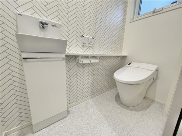 倉敷市沖、新築一戸建てのトイレ画像です