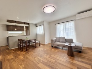 倉敷市中畝、新築一戸建ての居間画像です