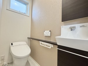 倉敷市中畝、新築一戸建てのトイレ画像です