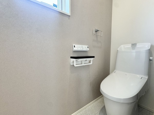 倉敷市中畝、新築一戸建てのトイレ画像です