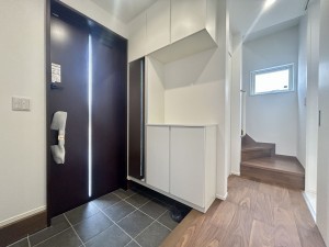 倉敷市片島町、新築一戸建ての玄関画像です