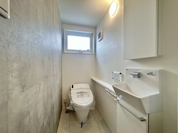 倉敷市片島町、新築一戸建てのトイレ画像です