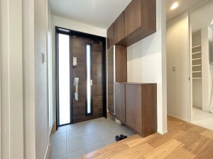 倉敷市片島町、新築一戸建ての玄関画像です