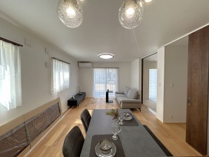 倉敷市片島町、新築一戸建ての居間画像です