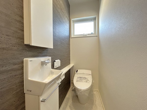 倉敷市片島町、新築一戸建てのトイレ画像です