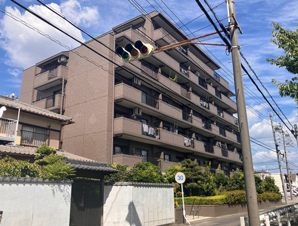 名古屋市守山区森孝東、マンションの外観画像です