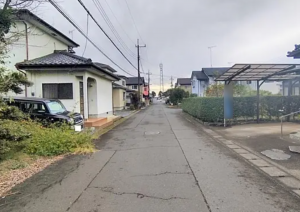 真岡市田町、中古一戸建ての前面道路を含む現地写真画像です